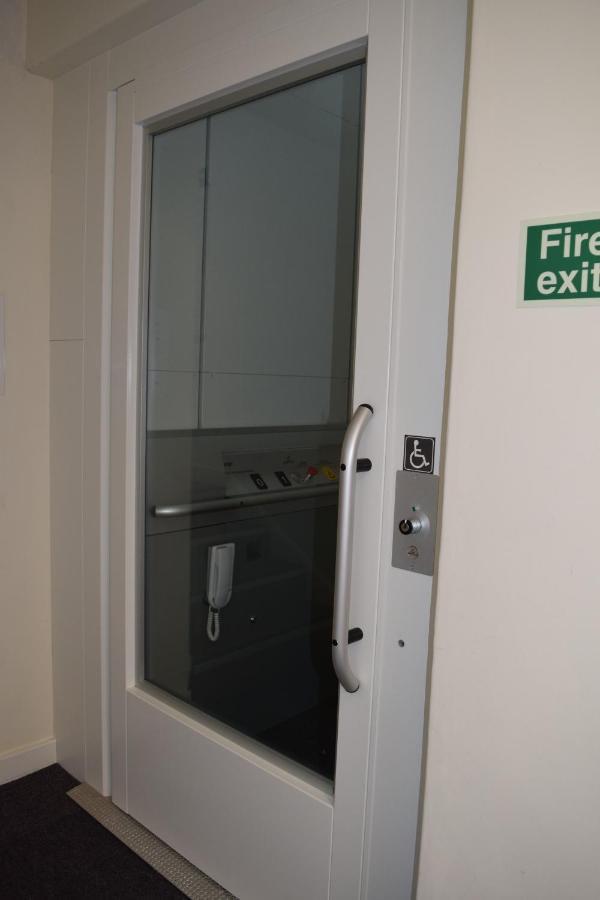 Ludlow Mascall Centre Bagian luar foto