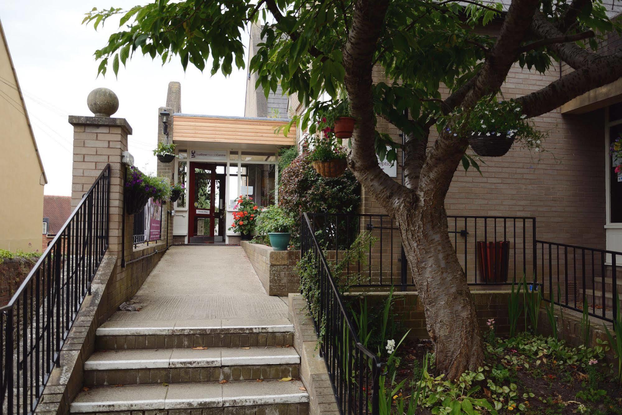 Ludlow Mascall Centre Bagian luar foto